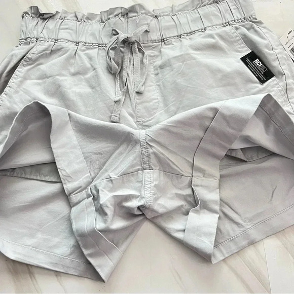 Stitch Star Missy Shorts Size Small Pull-On Paper Bag Waist Style Light Gray - Picture 6 of 10
